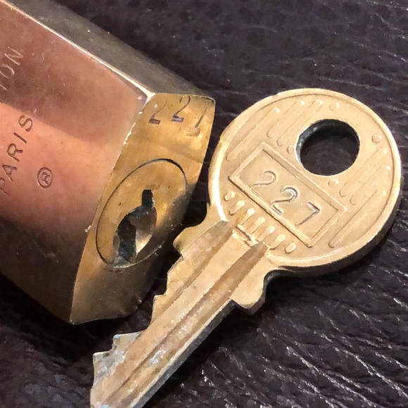 Vintage LV Louis Vuitton Padlock Lock & Key 227 - Picture 6 of 16